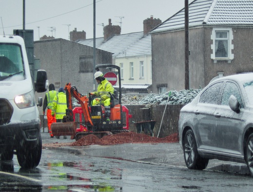 Advice for Tradespeople Working in Bad Weather & At Night